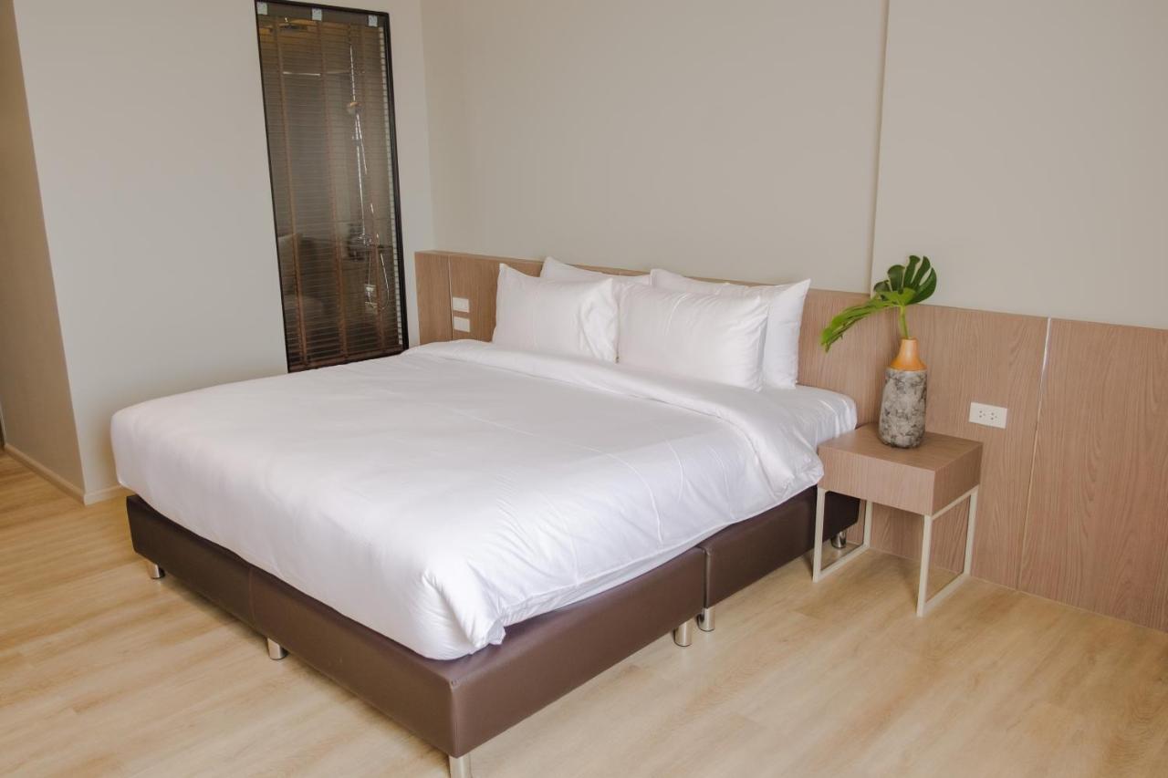 The Rise Suites Hotel, Chiang Mai - Sha Extra Plus Exterior photo