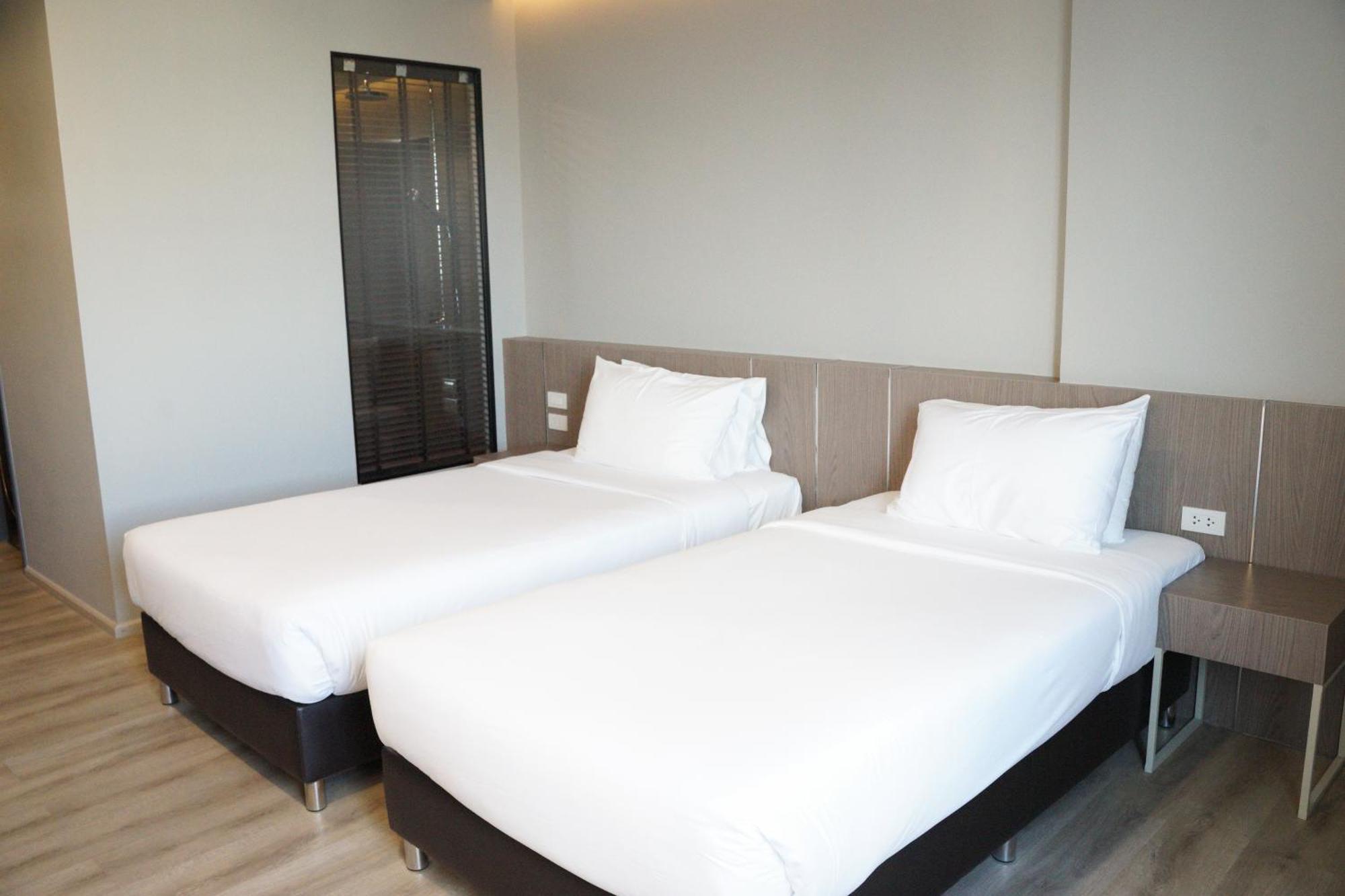 The Rise Suites Hotel, Chiang Mai - Sha Extra Plus Exterior photo