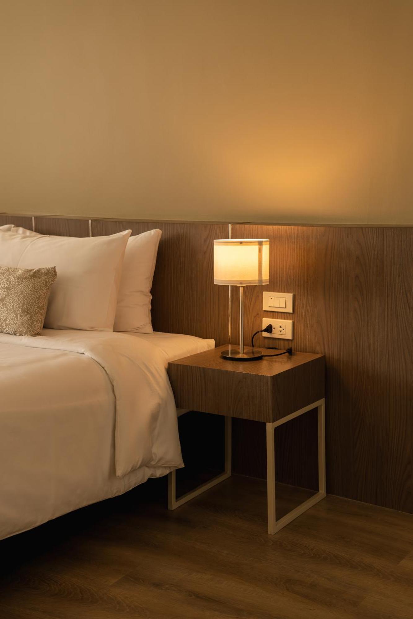 The Rise Suites Hotel, Chiang Mai - Sha Extra Plus Exterior photo